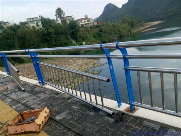 来宾不锈钢复合管护栏是一种卓越的防护材料